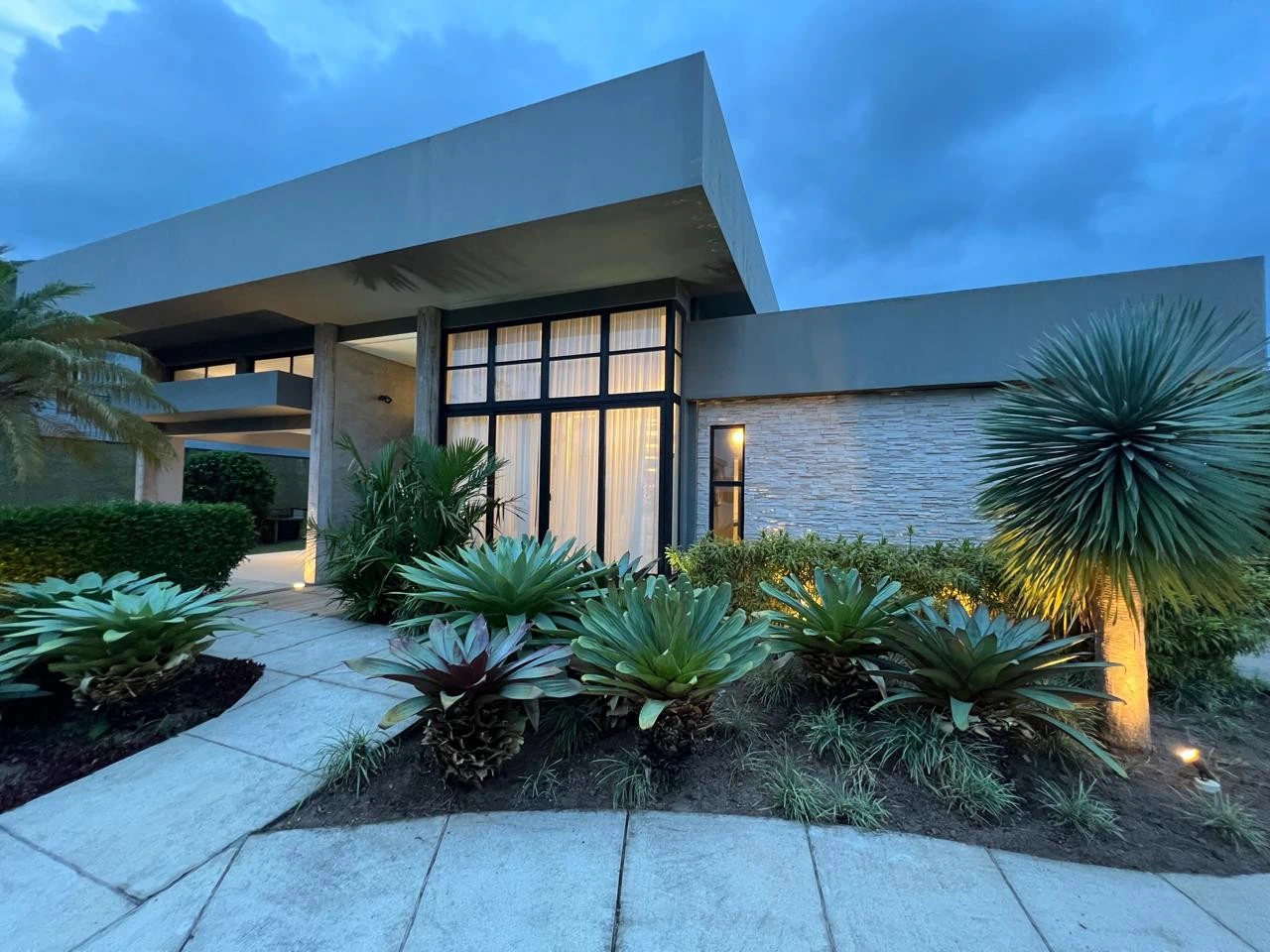 Casa linear mobiliada com 4 suítes e 4 vagas — photo 10