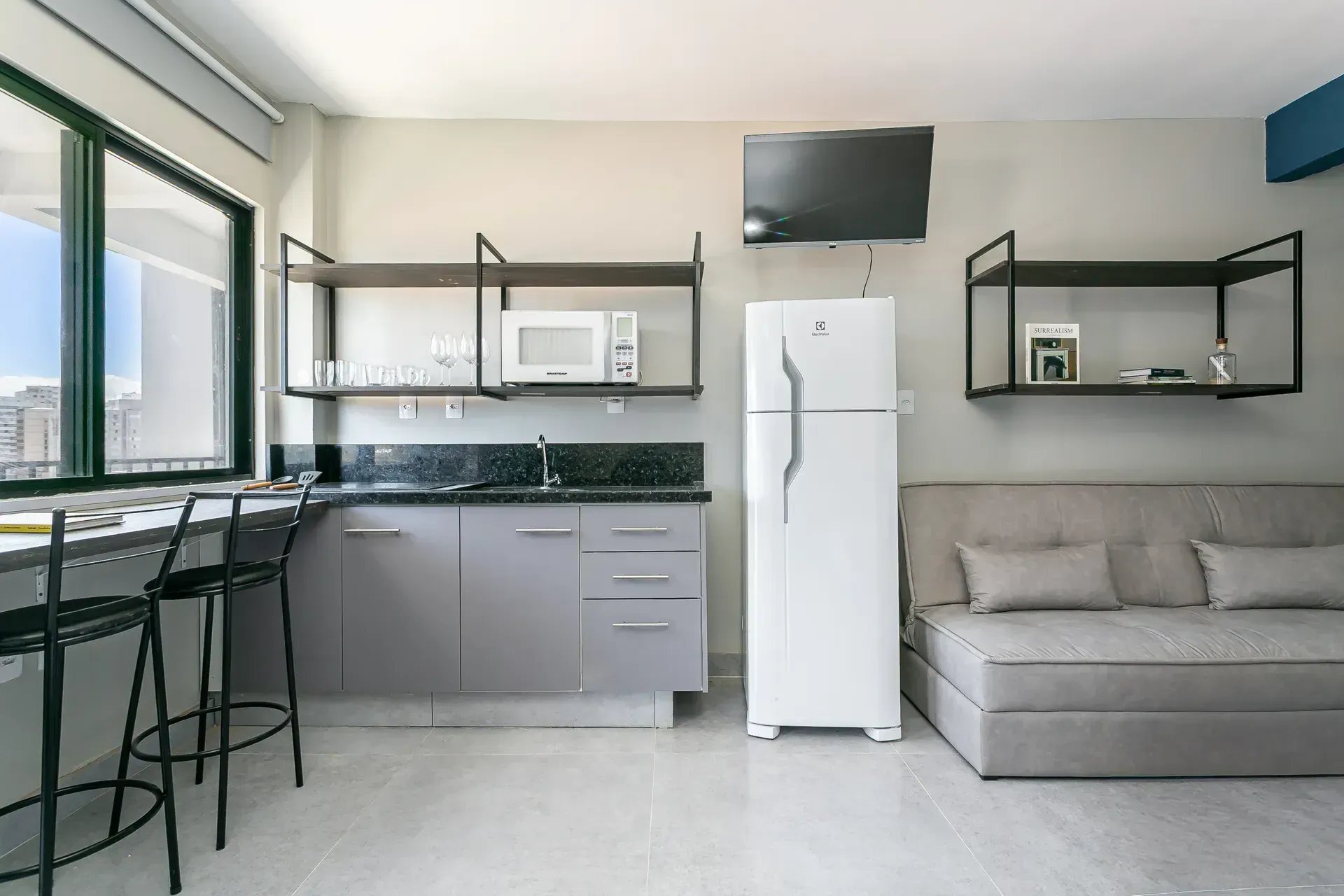 Estudio amueblado de 20 m² con ducha en vidrio y ducha eléctrica — photo 7