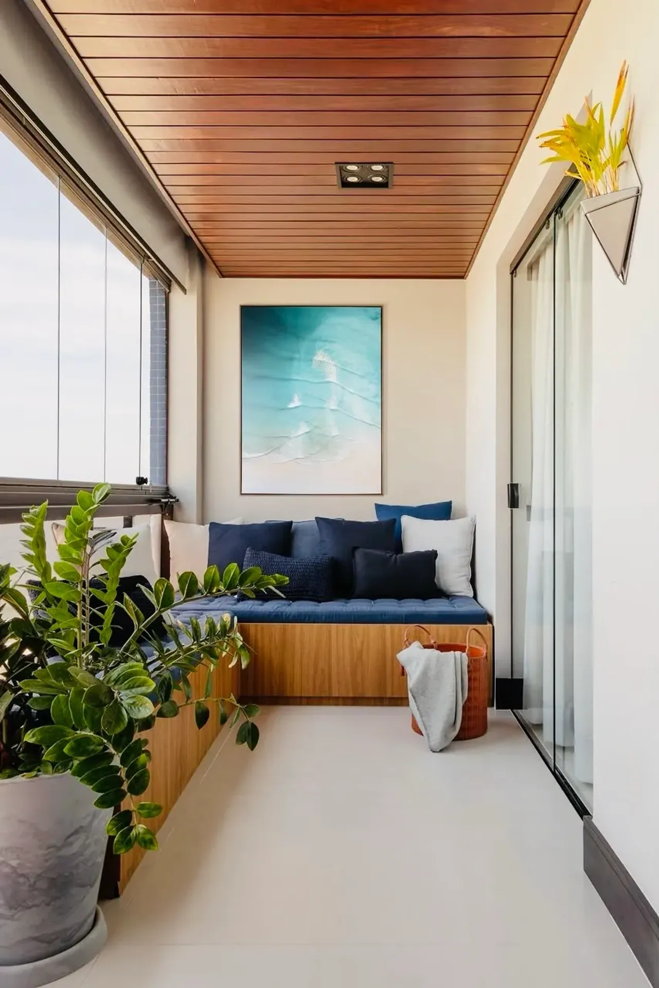Furnished apartment, 60 m², with a water view — photo 10