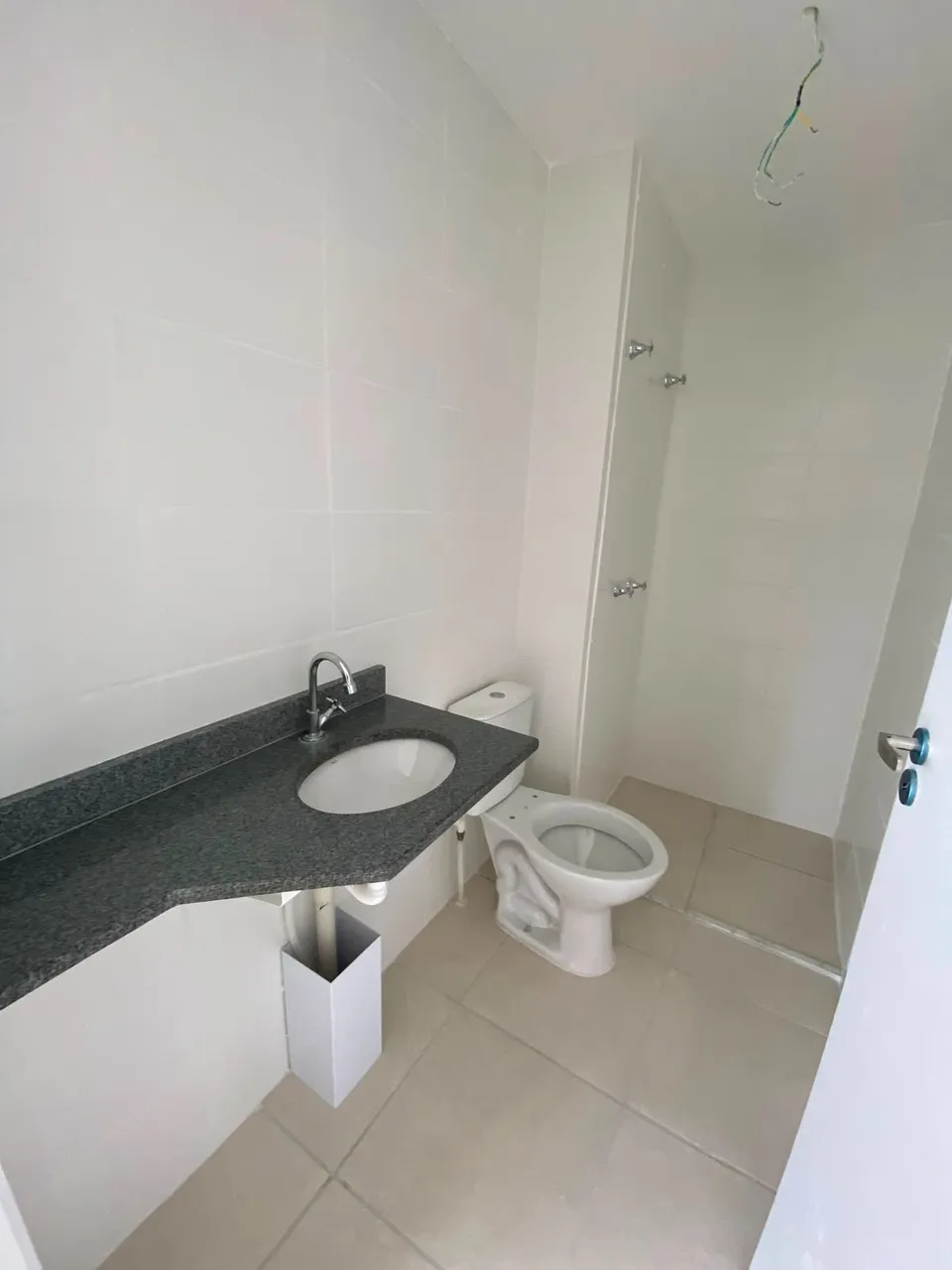 3-bedroom apartment with a closed kitchen and gas stove — photo 4