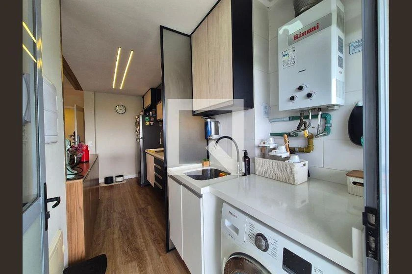 Glass-enclosed balcony in a 2-bedroom apartment, 82 m² — photo 15