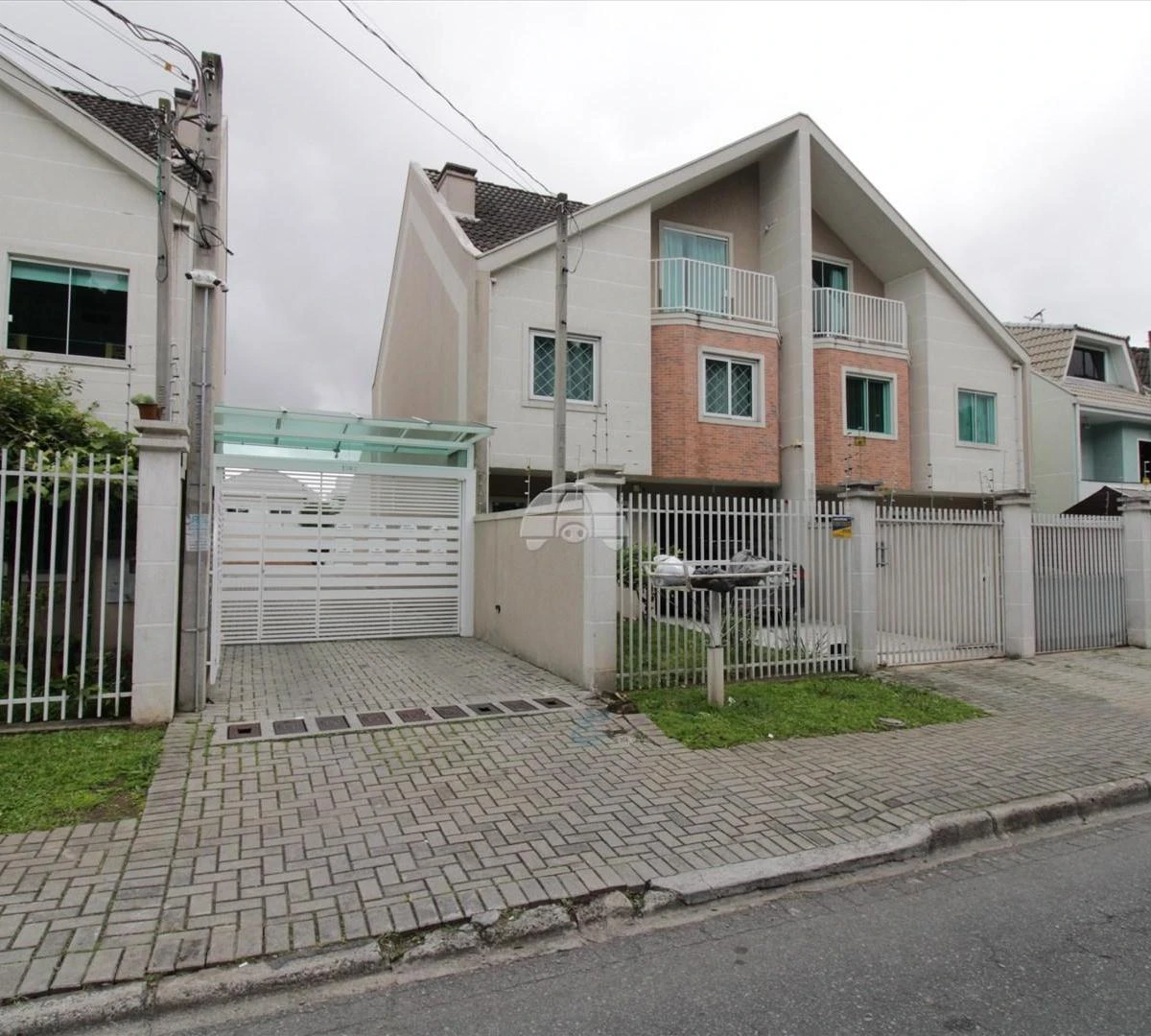 3-bedroom house with a bathtub in Curitiba — photo 5