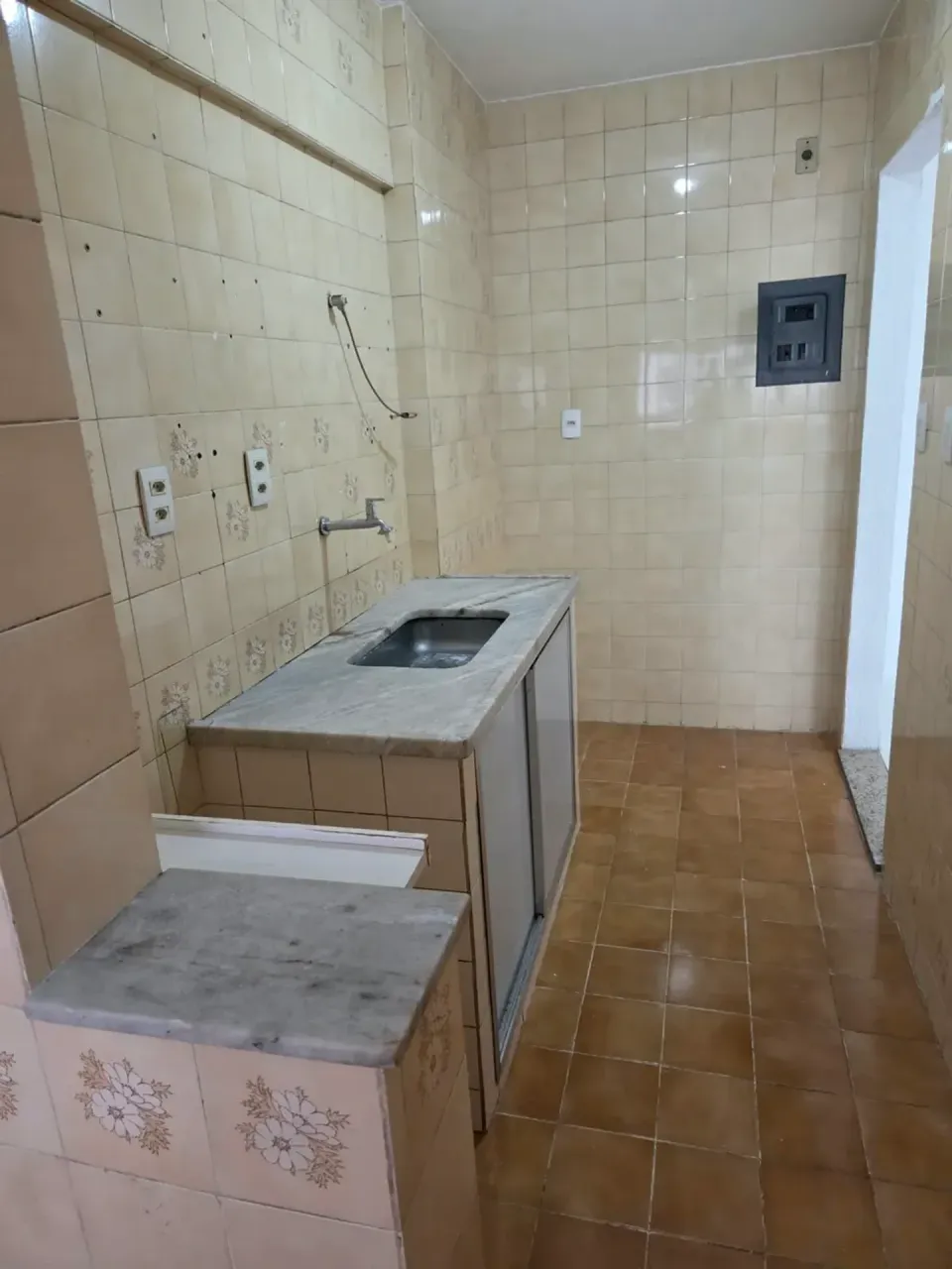 2-bedroom apartment in a building with a pool — photo 9