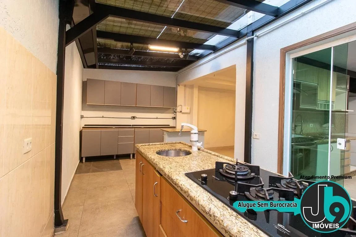 212 m² house with a home office and a glass-enclosed balcony — photo 39