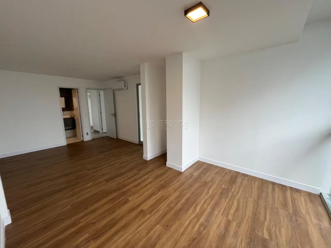 Glass-enclosed balcony in a 3-bedroom apartment, 120 m² — photo 19