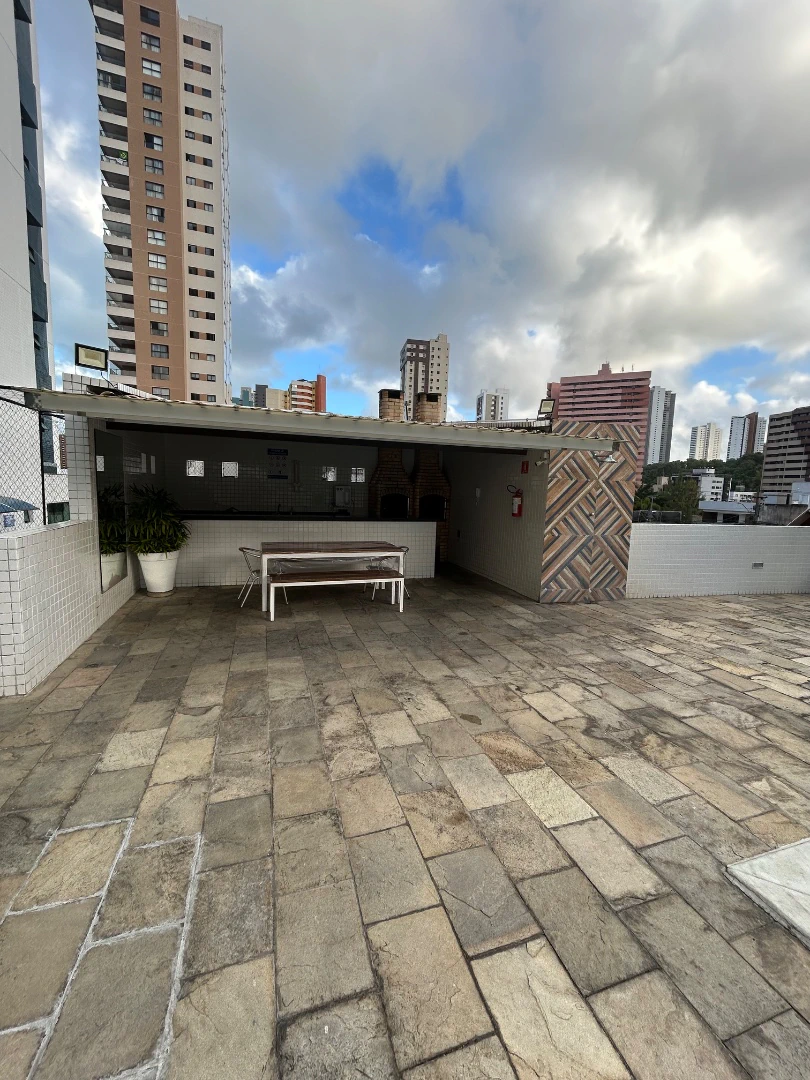 Квартира 70 м² із заскленим балконом та робочим місцем — photo 23