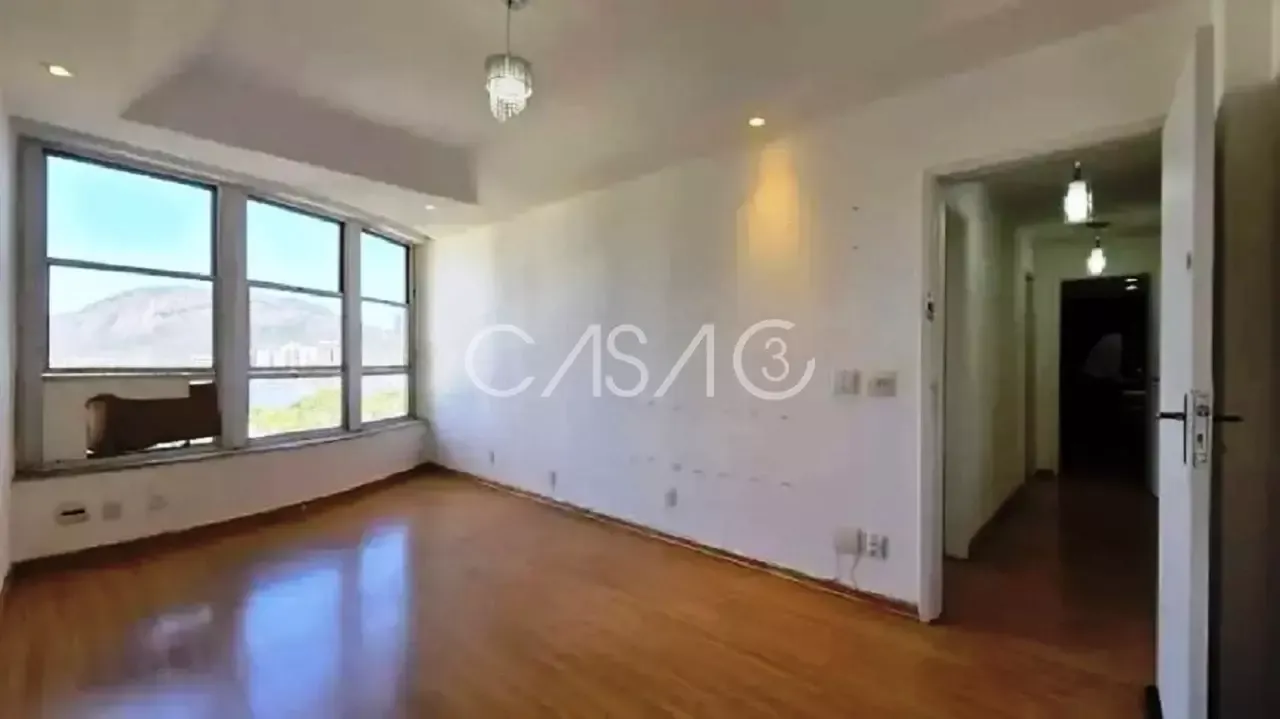 190 m² apartment with a walk-in closet and a water view — photo 13
