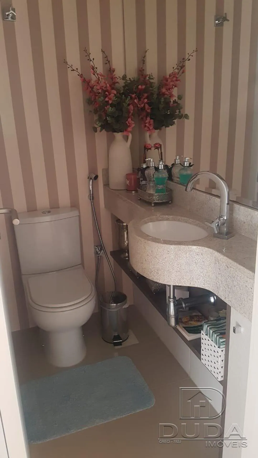 Apartment on the 11th floor with a glass-enclosed balcony — photo 23