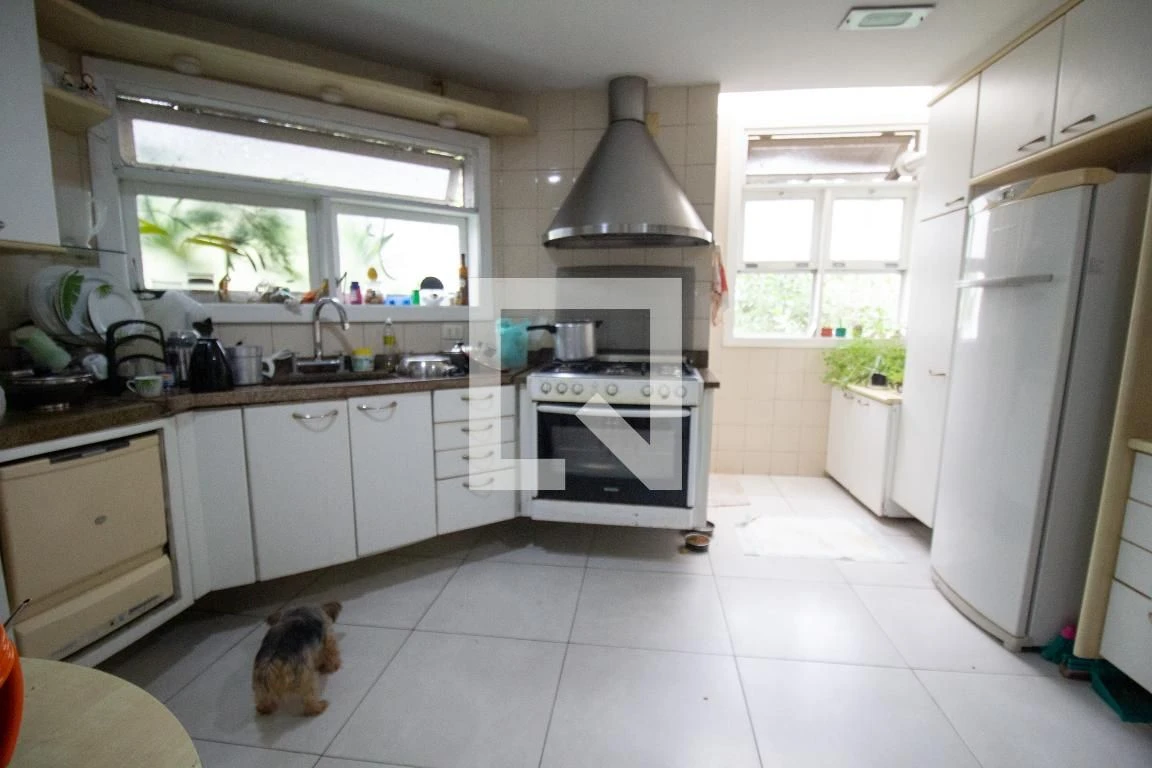 4-bedroom house with a walk-in closet in Rio de Janeiro — photo 23