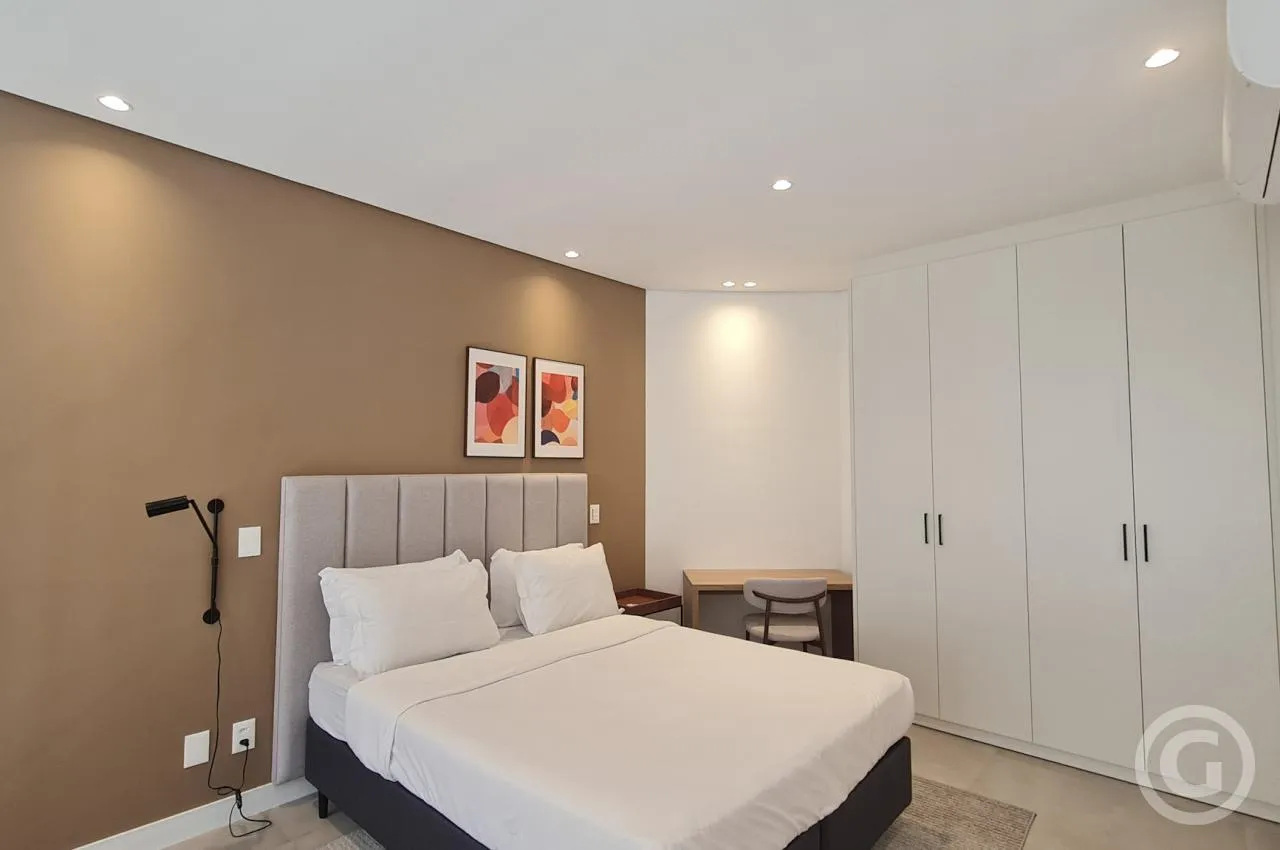 Furnished apartment with 1 en-suite bedroom and 2 baths — photo 3