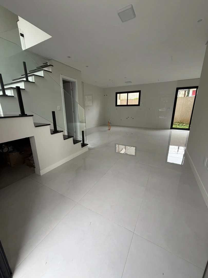 Floor-to-ceiling windows in a 3-bedroom house, 170 m²