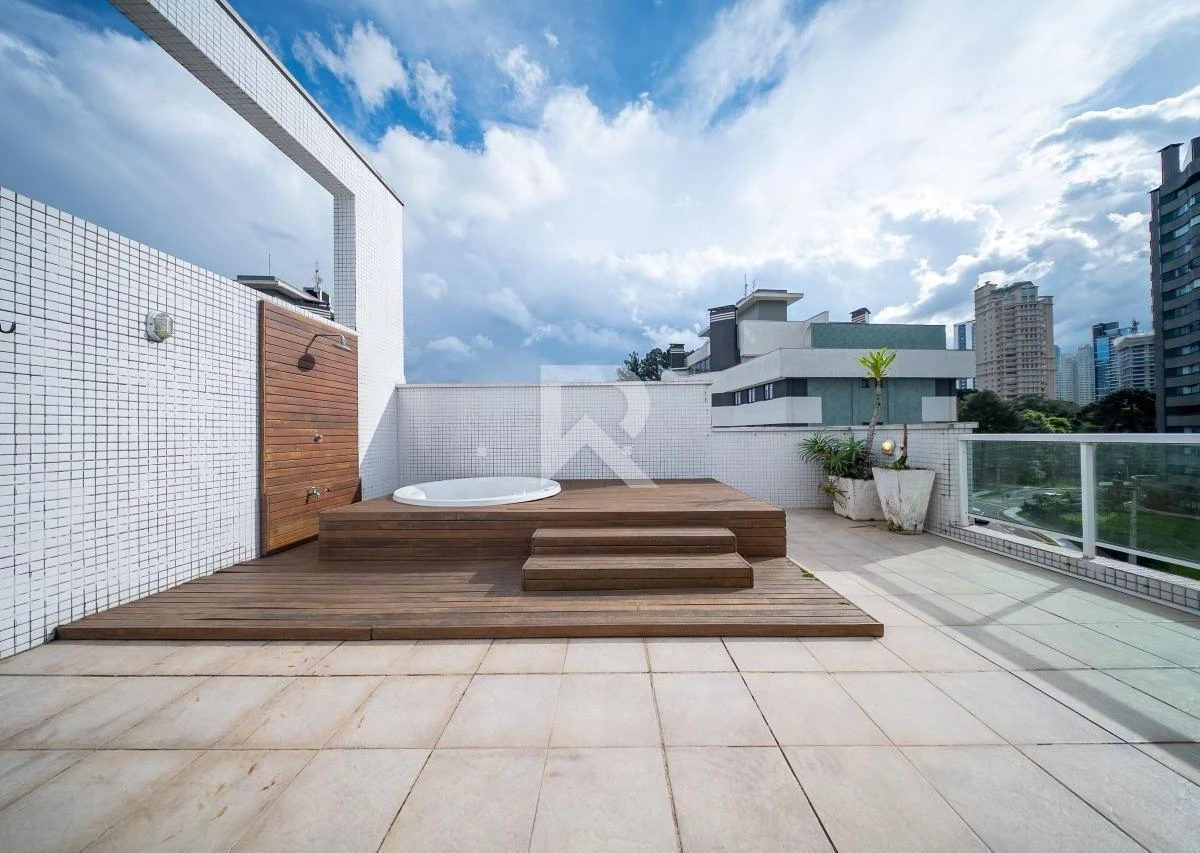 192 m² apartment with floor-to-ceiling windows and a bathtub — photo 29