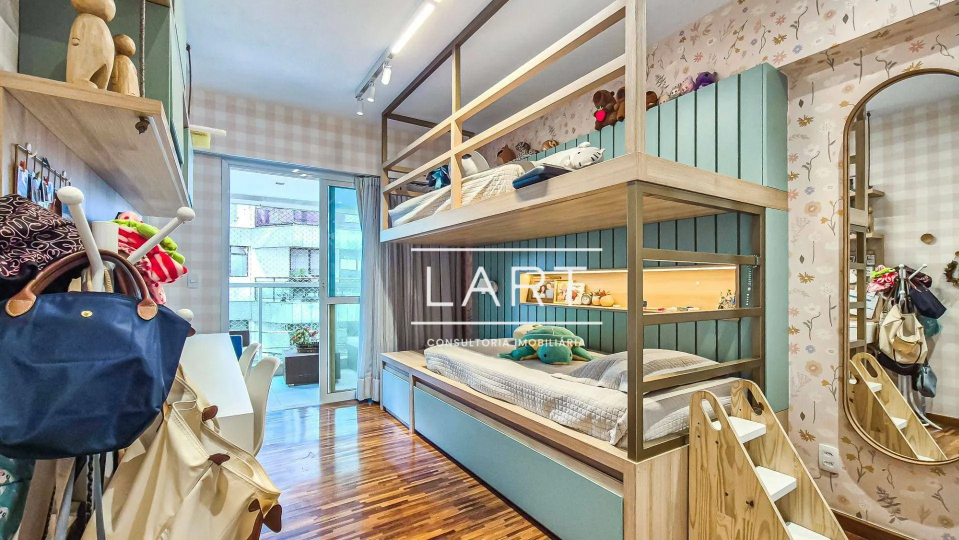 3-bedroom apartment with 240 m² and 3 parking spaces — photo 22