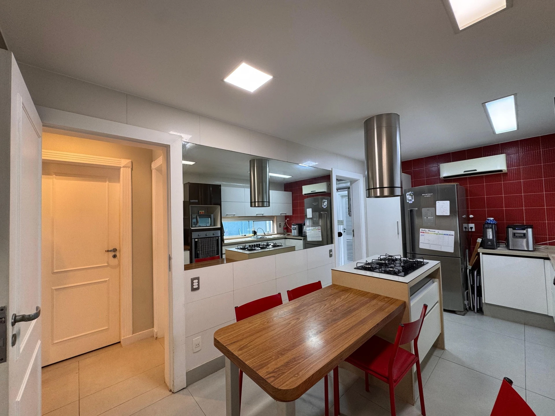Furnished house, 550 m², with a bathtub — photo 41