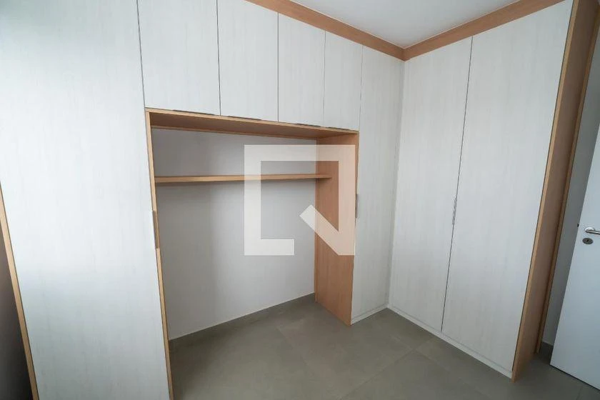 2-bedroom apartment in a building with a gym — photo 11
