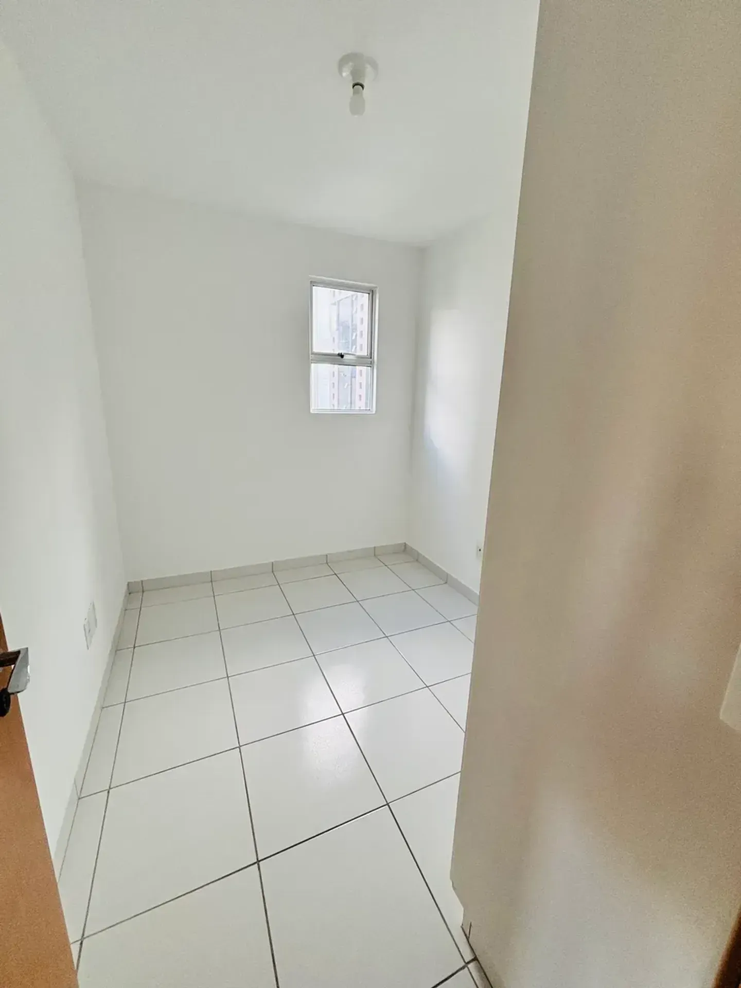 1-bedroom 1-bath apartment with a balcony — photo 33