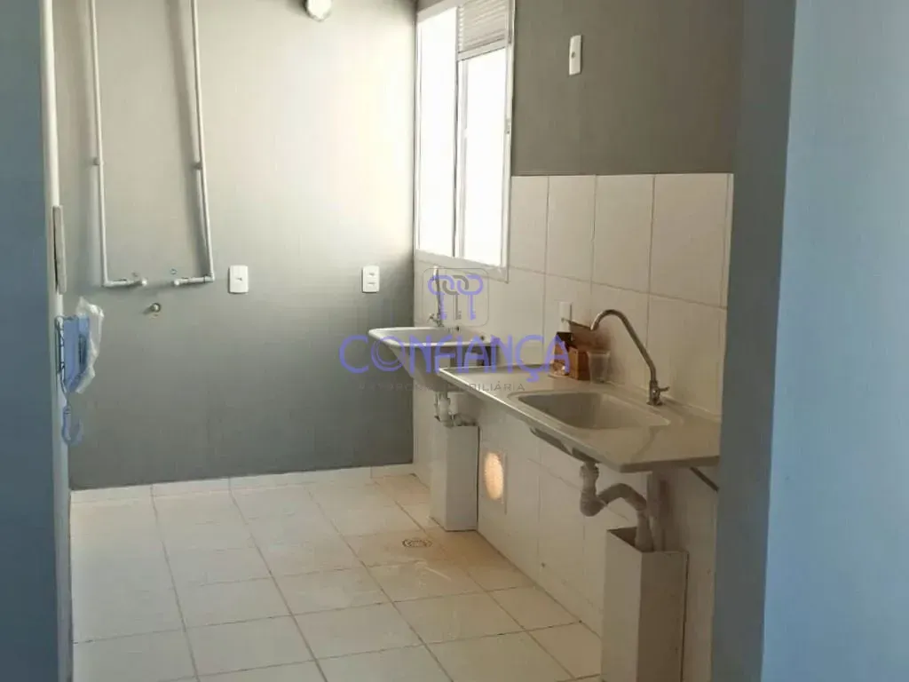 2-bedroom apartment with fitted kitchen cabinets