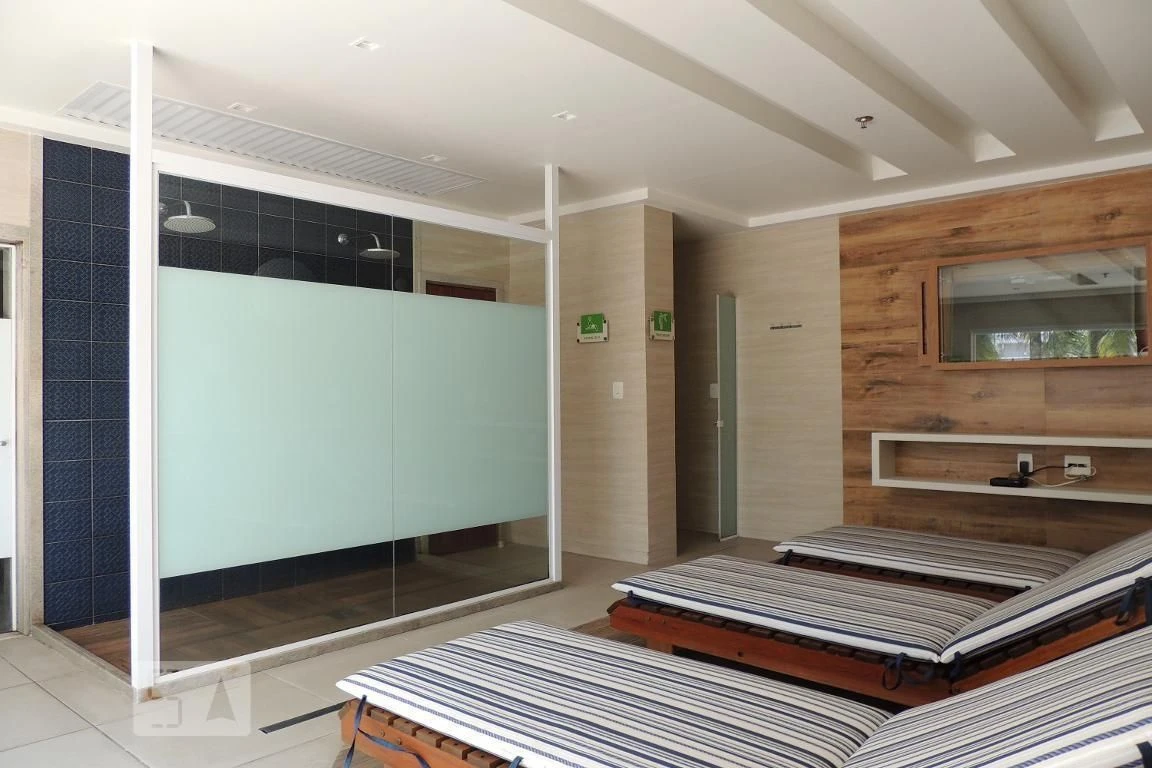 Glass-enclosed balcony in a 3-bedroom apartment, 85 m² — photo 4