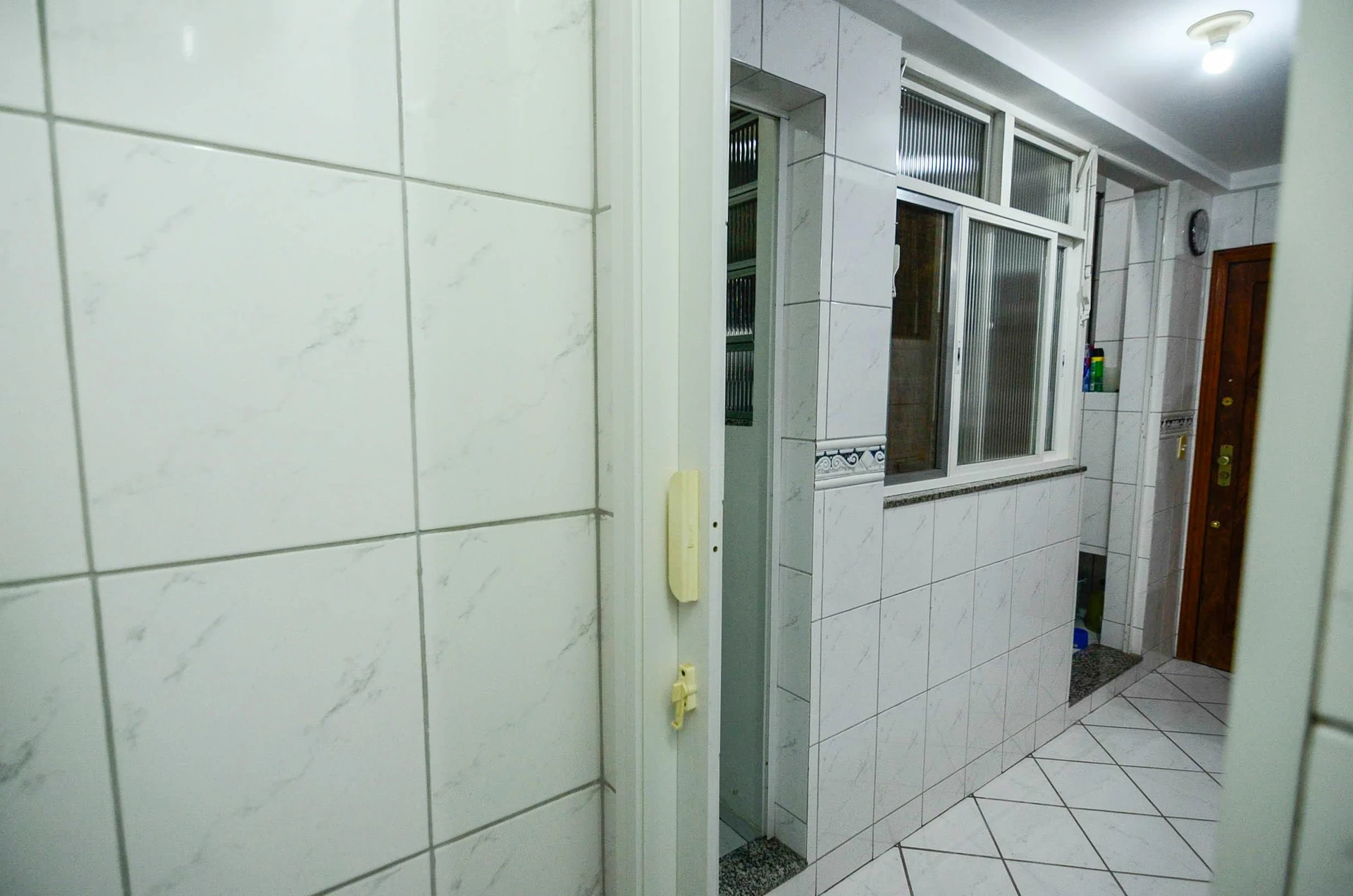 Furnished 2-bedroom apartment with a gas stove — photo 13