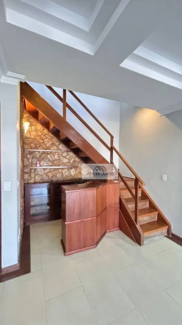 4-bedroom apartment in a building with a pool — photo 35