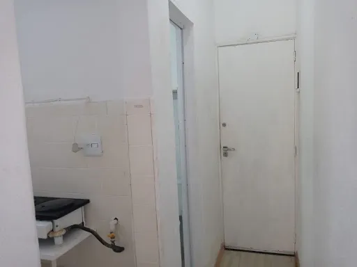 1-bedroom apartment with a compact gas kitchenette — photo 2
