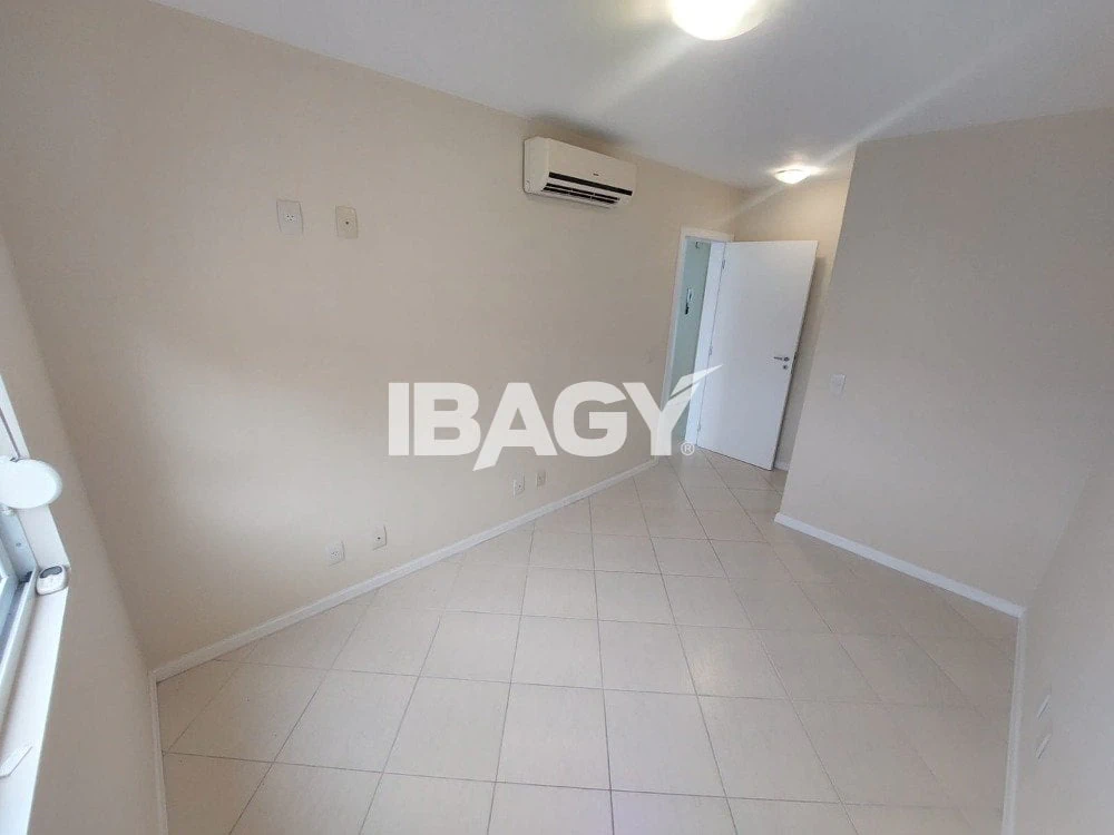 Apartamento de 1 dormitorio con cocina abierta y suite — photo 6