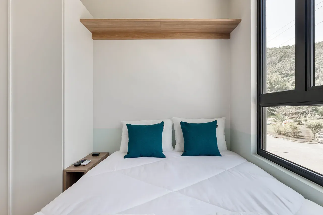 One-bedroom apartment in a building with a coworking space — photo 12