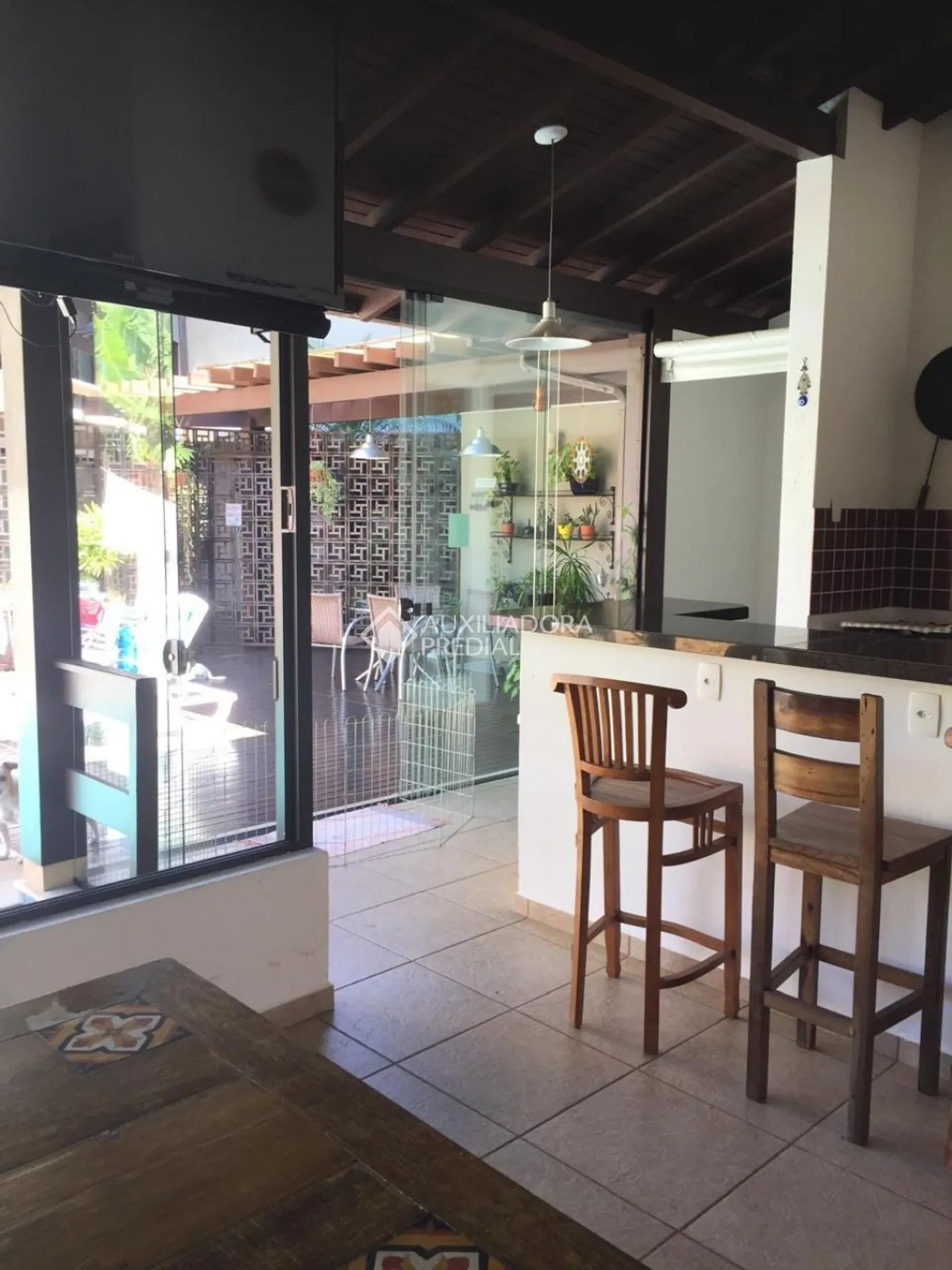 Furnished 350 m² house with an open-plan gas kitchen — photo 8