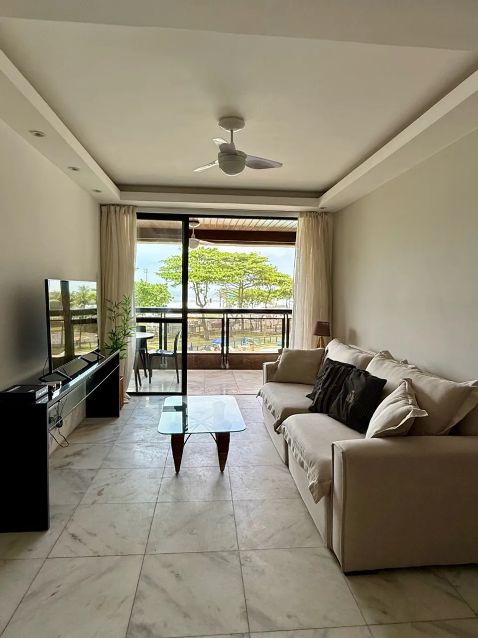 4-bedroom apartment with a water view