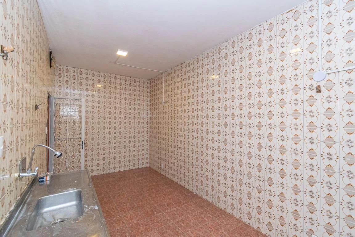 Unfurnished 2-bedroom house with fitted kitchen cabinets — photo 18
