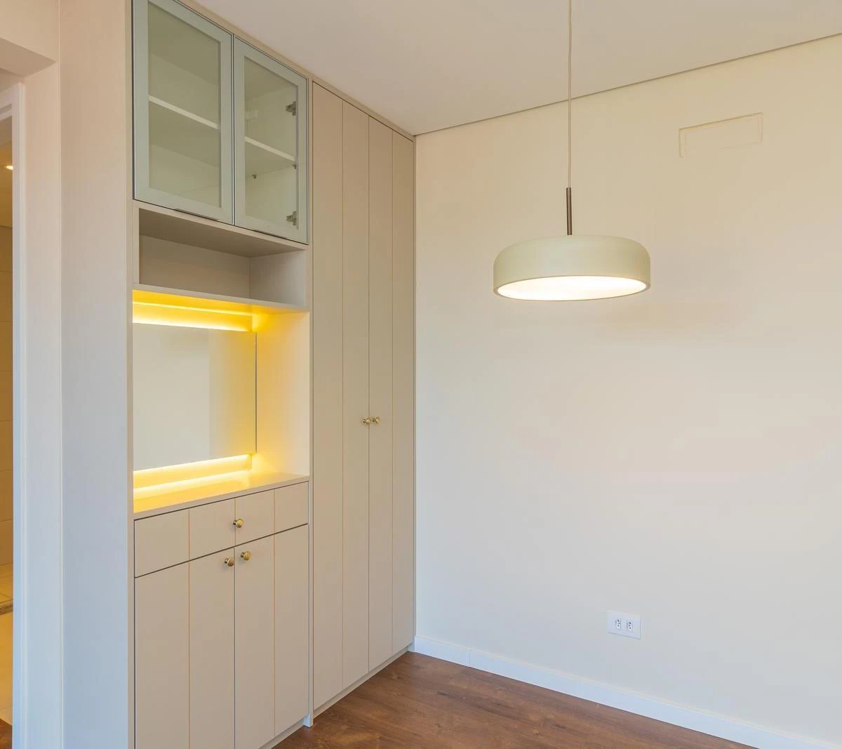 2-bedroom apartment in a building with a gym — photo 21
