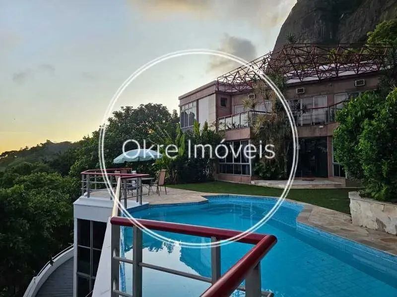 Casa en condominio con 5 dormitorios y vista a montañas — photo 5