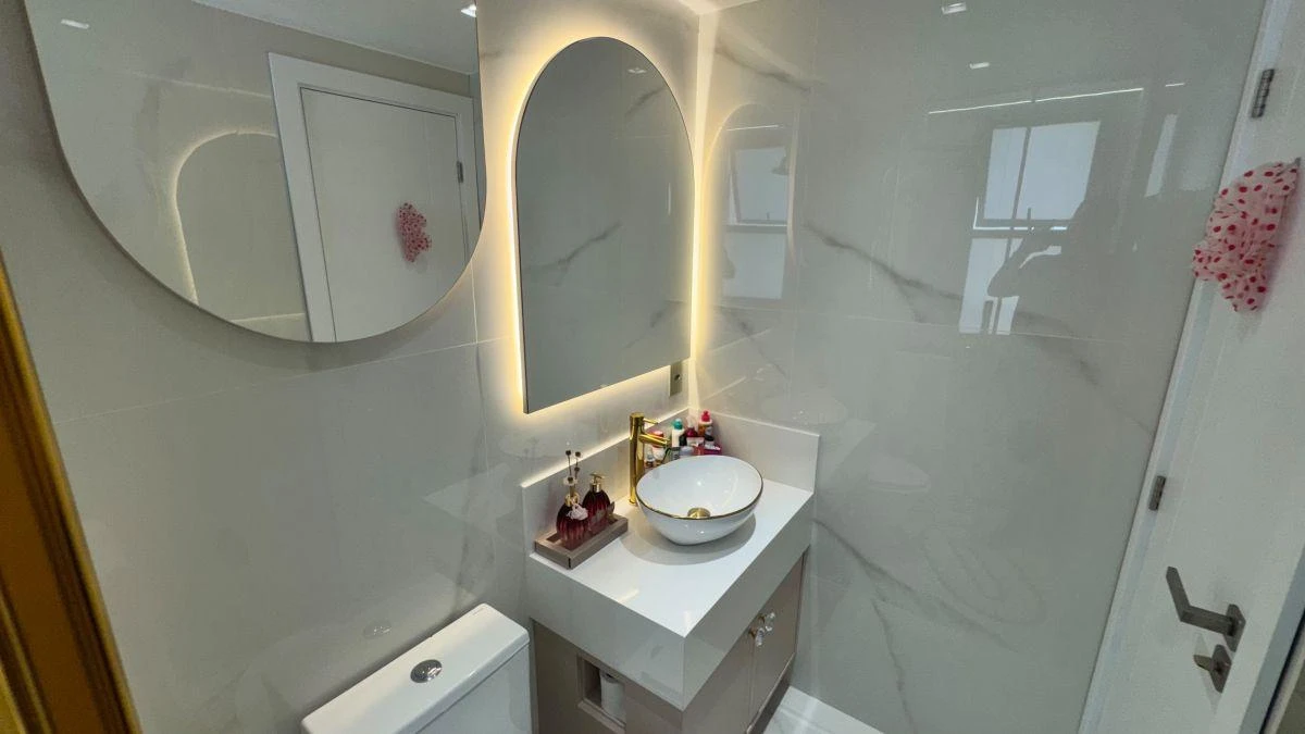 Walk-in closet in a 4-bedroom apartment, 217 m² — photo 13