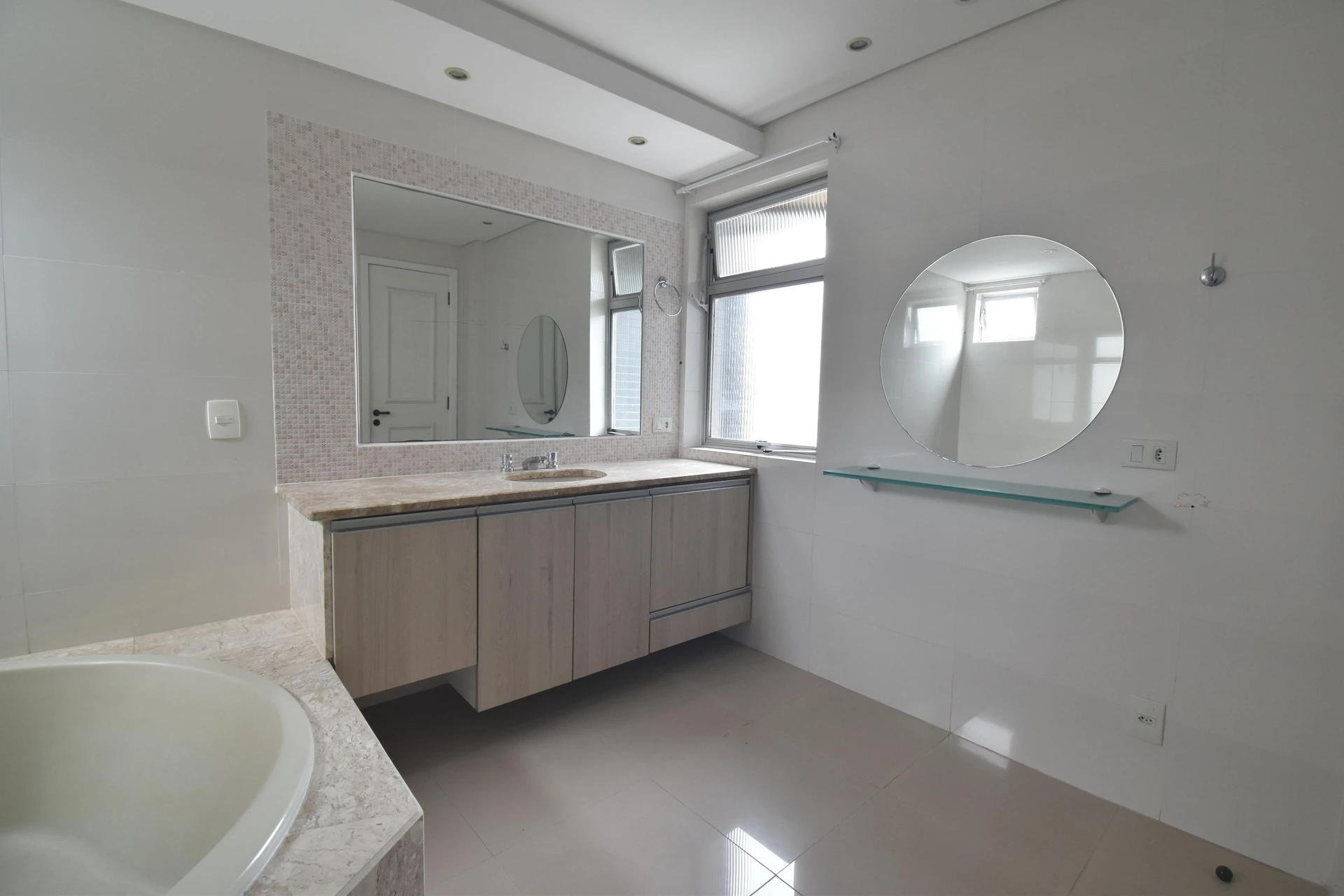 4-bedroom apartment with a jacuzzi — photo 27