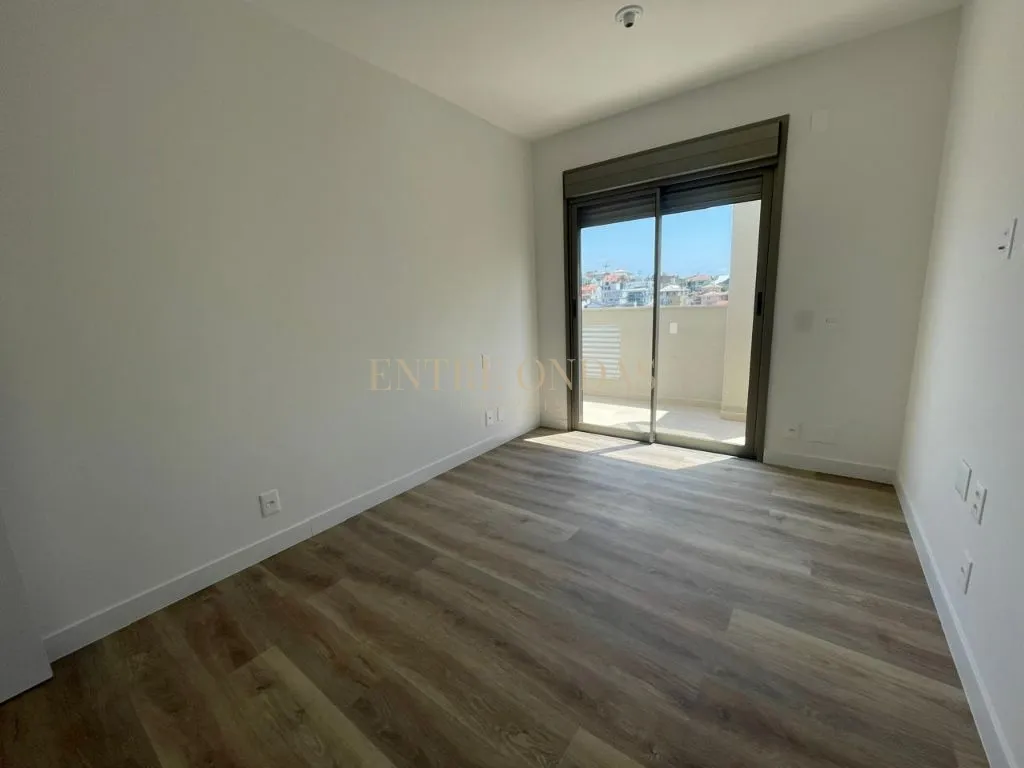 2-bedroom apartment in a building with a gym — photo 5