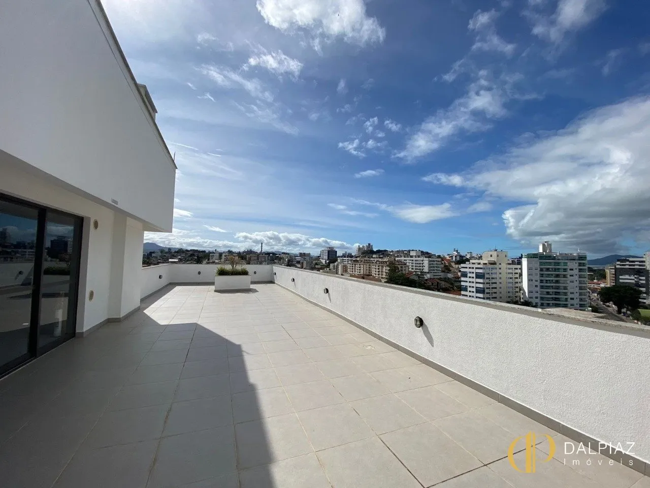 Furnished 46 m² studio with balcony and built-in grill — photo 12