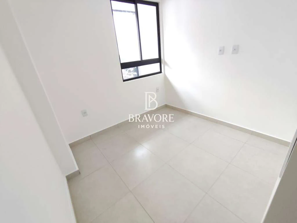 3-bedroom apartment with city view and balcony — photo 4