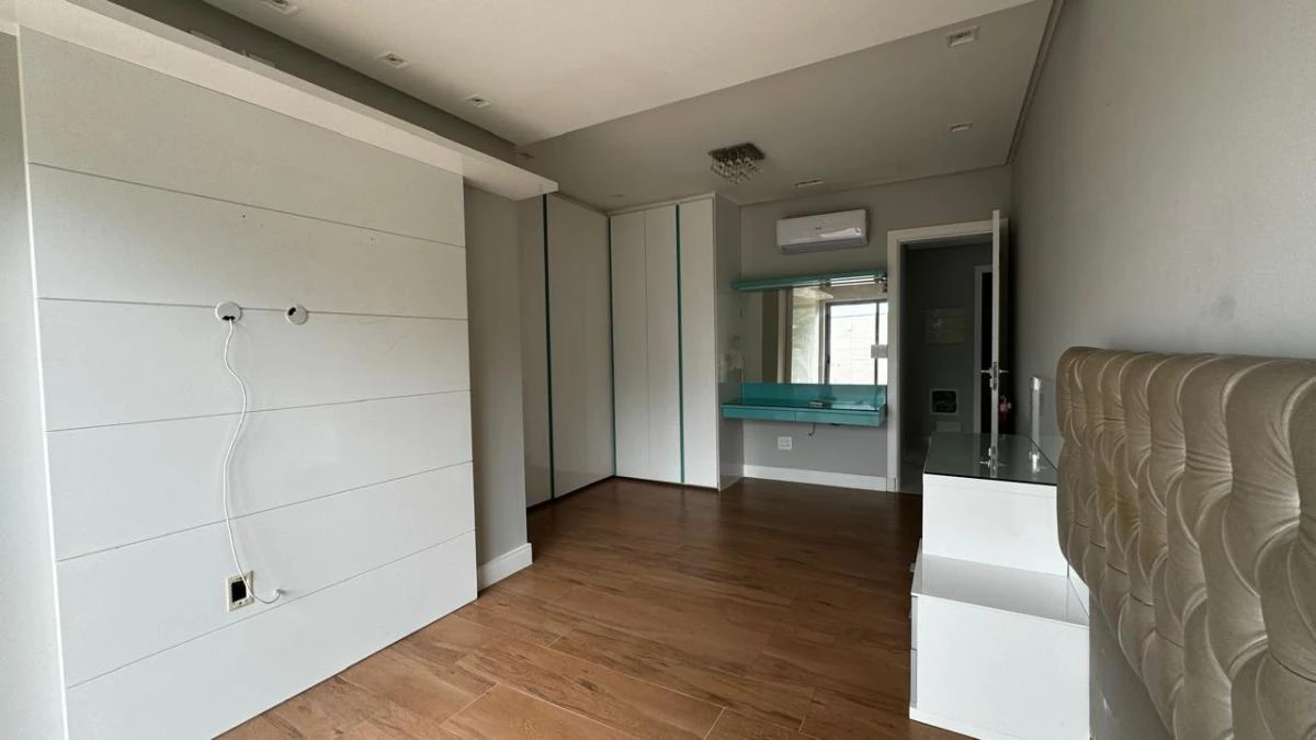 Condominium house with 3 en-suite bedrooms and 300 m² — photo 14