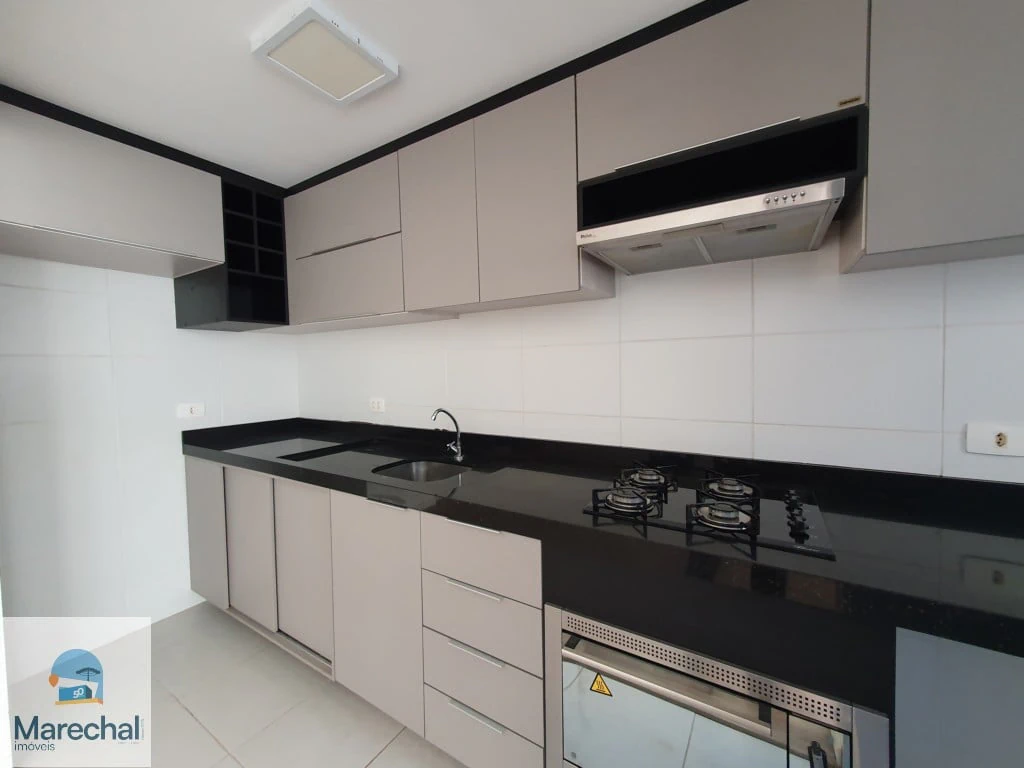 2-bedroom apartment with 1 suite and 1 parking spot — photo 2