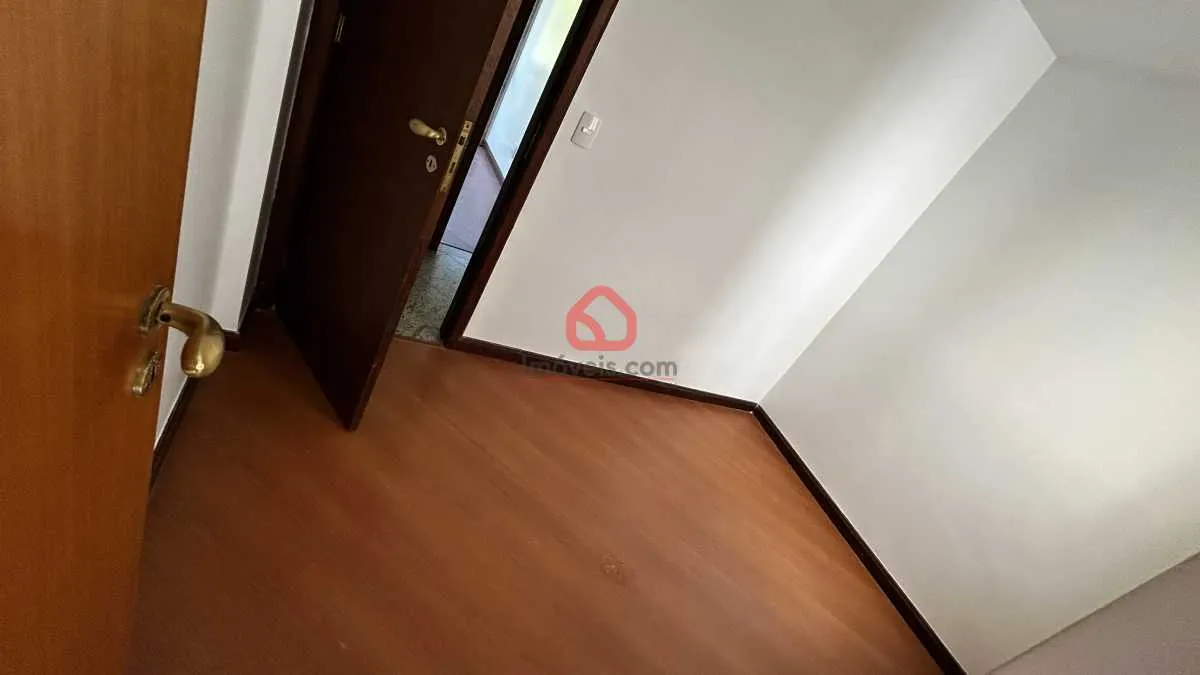 3-bedroom apartment in a building with a pool — photo 3