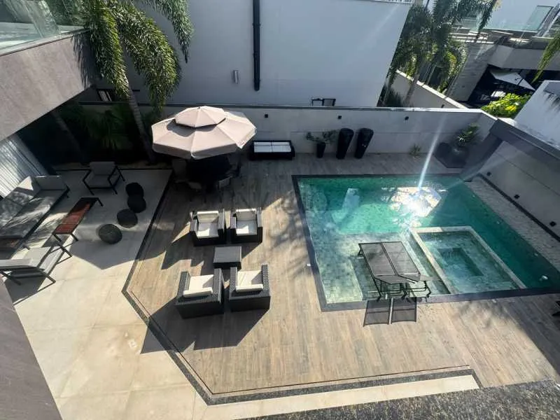 Casa com 5 quartos e 5 banheiros, cozinha planejada — photo 16