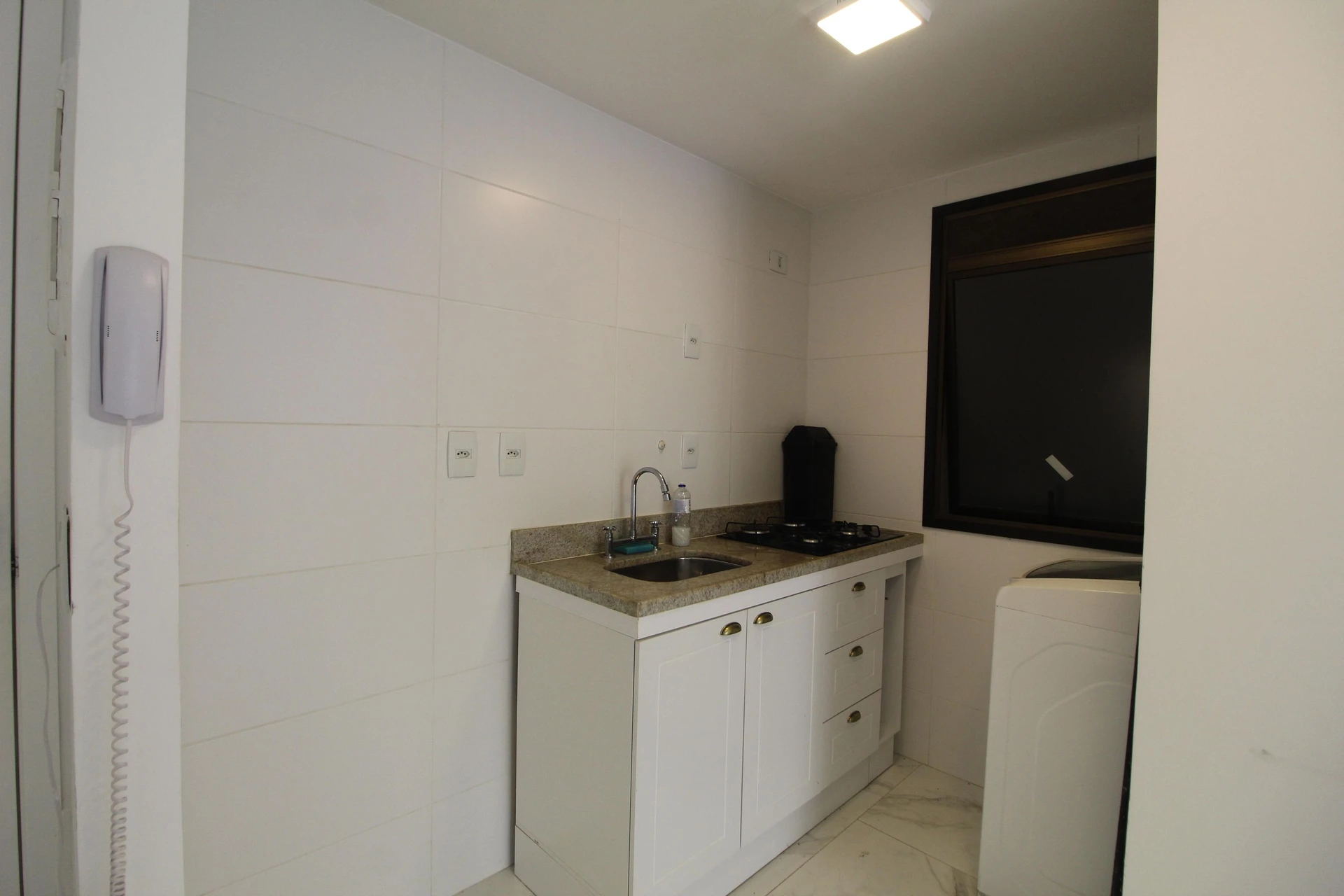 Studio com máquina de lavar, Rio de Janeiro