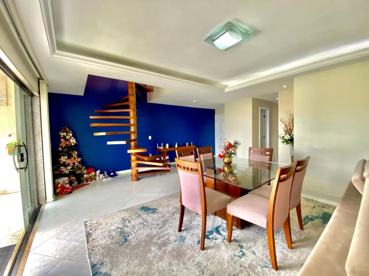 Furnished 369 m² apartment with a closed kitchen — photo 49