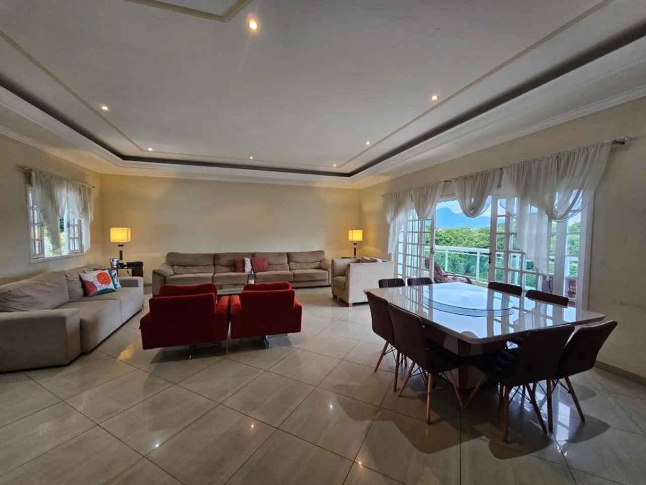 House with 5 bedrooms and open-plan kitchen — photo 7