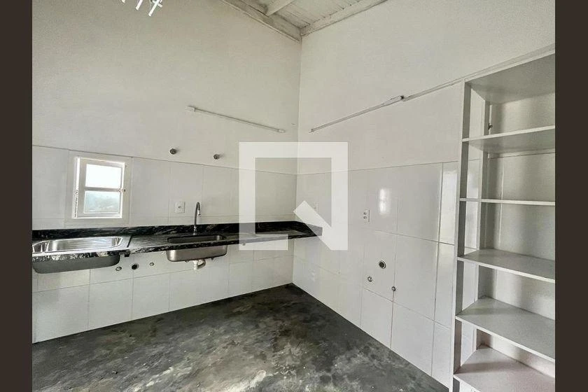 Balcony with a grill in a 3-bedroom house, 220 m² — photo 25