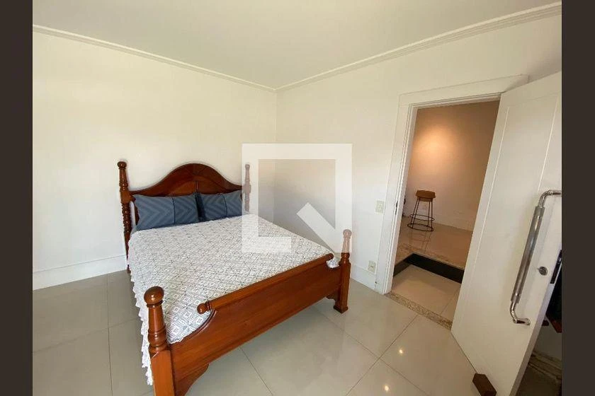 Unfurnished 4-bedroom house with 1000 m² and parking — photo 23