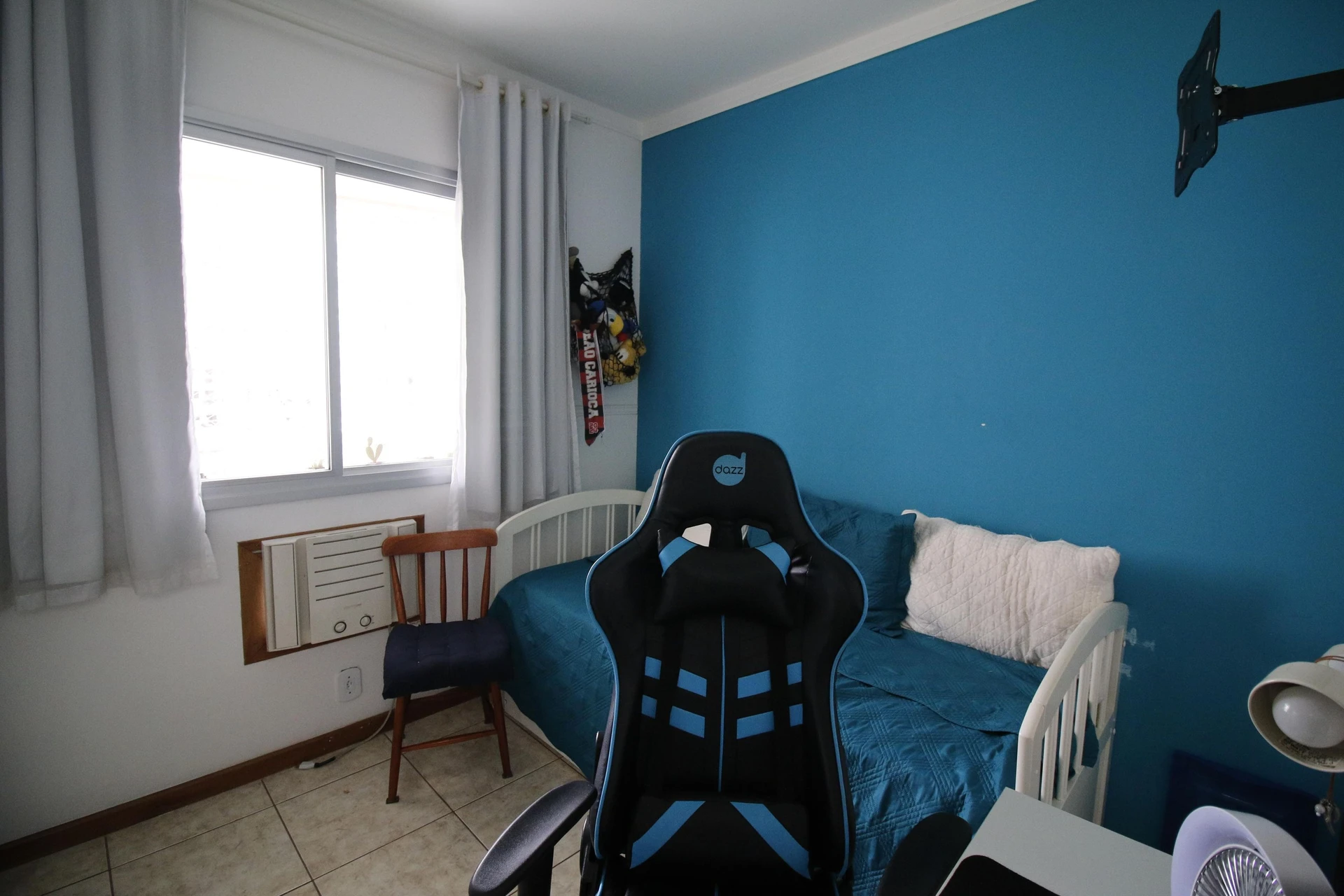Furnished 3-bedroom apartment with balcony and pool — photo 24