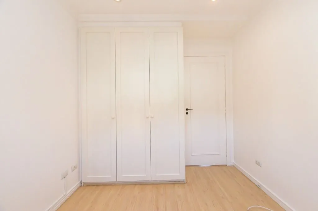 214 m² apartment with a balcony and 3 bedrooms — photo 5