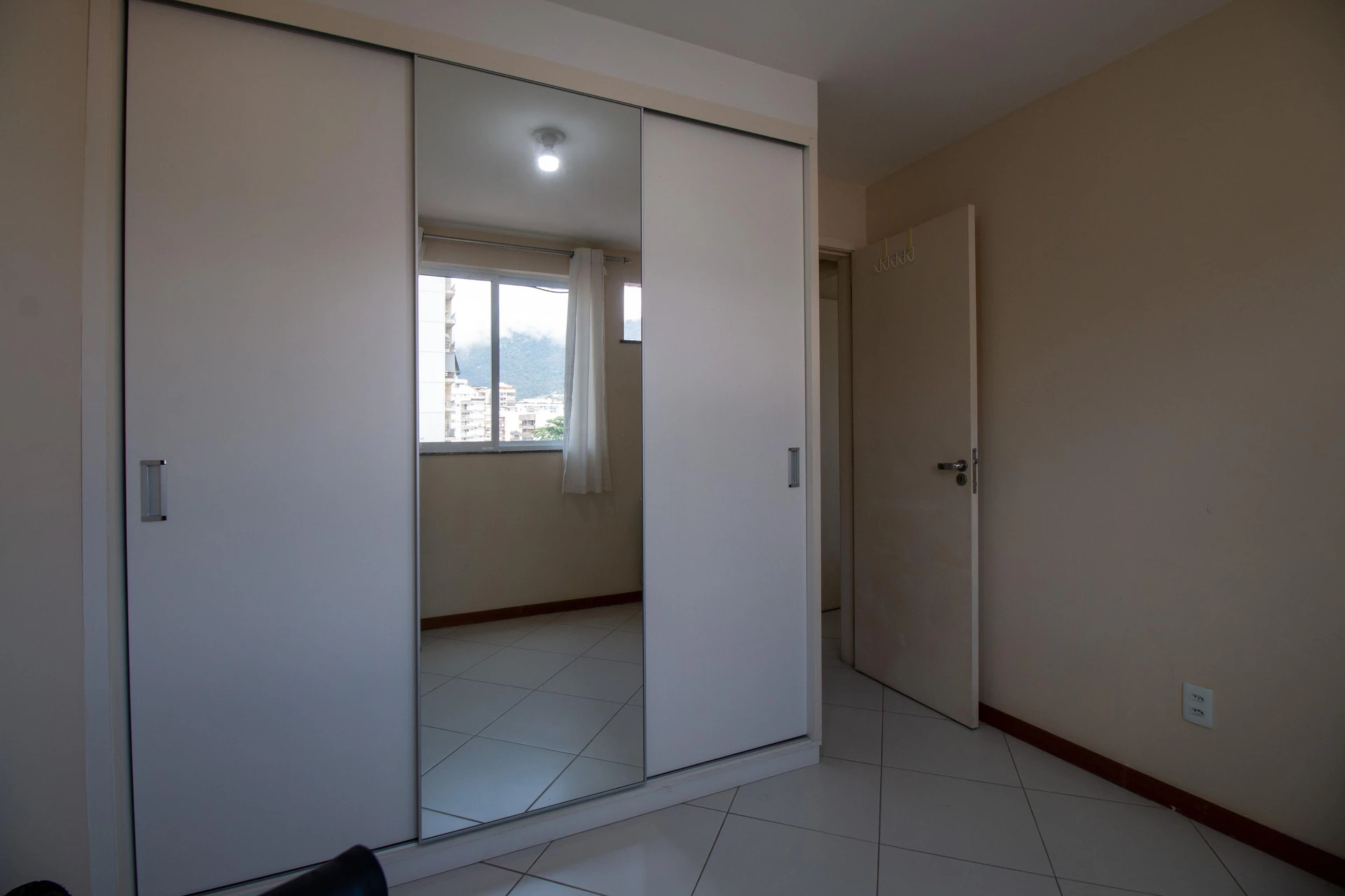 Floor-to-ceiling windows in a 2-bedroom apartment, 59 m² — photo 40