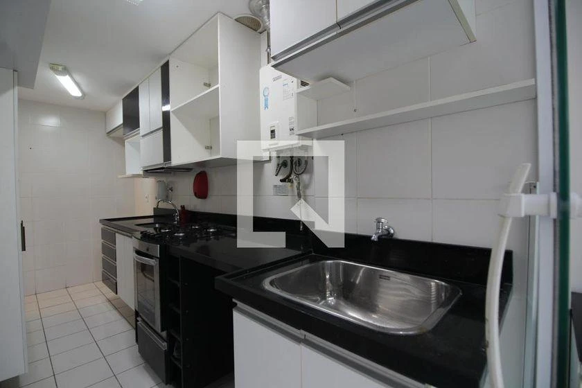 2-bedroom apartment with en-suite and glass balcony — photo 12